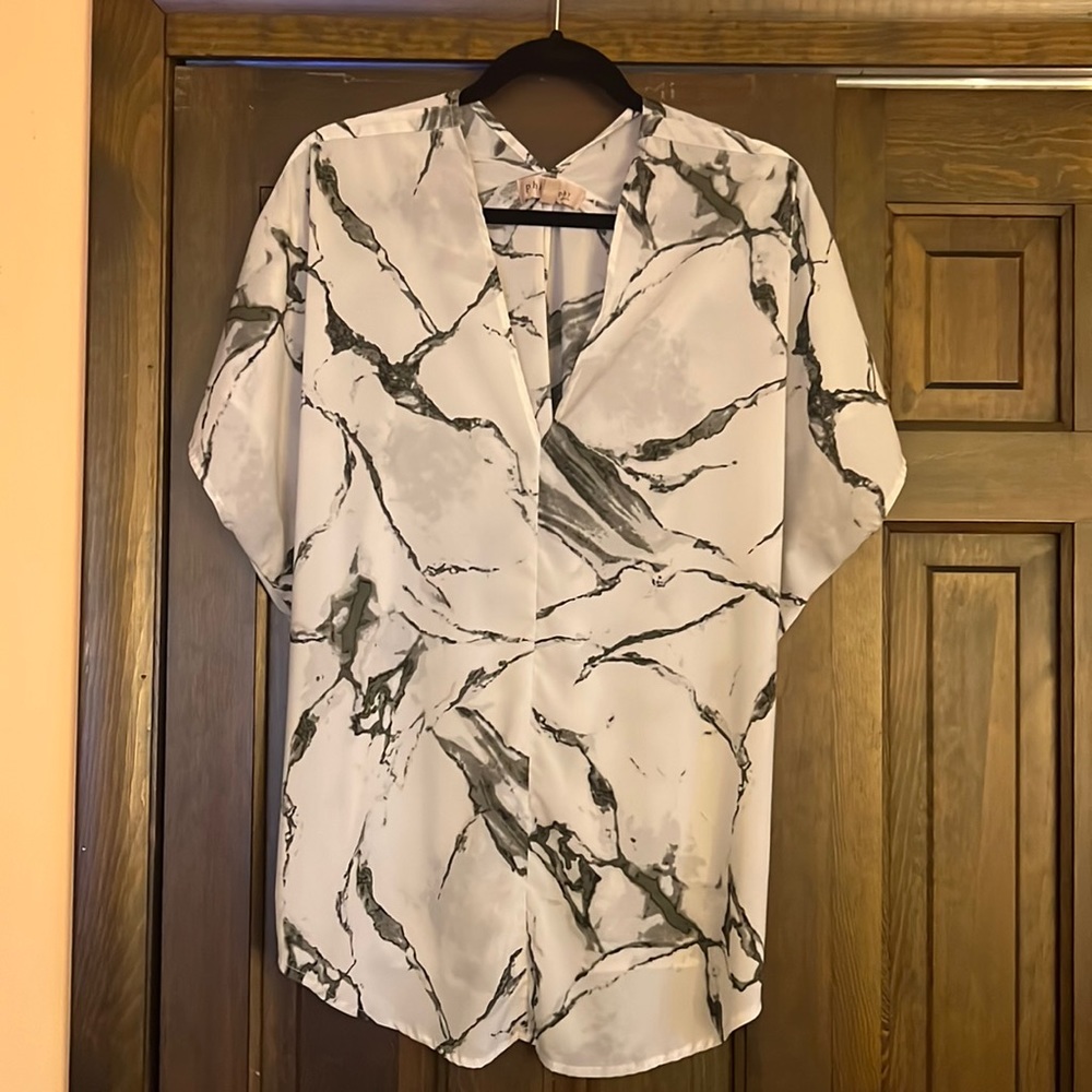 Philosophy top white and black